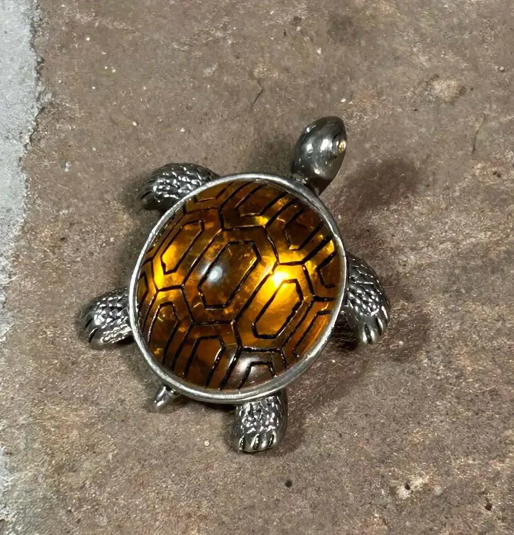 Vintage Amber Lucite Silver Tone Turtle Tortoise Pin Brooch